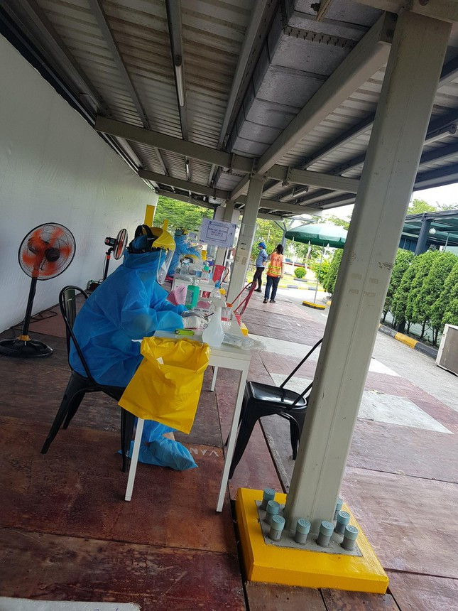 Chang trai 9X chong dich: Mo hoi roi moi khi cui viet ten benh nhan-Hinh-4