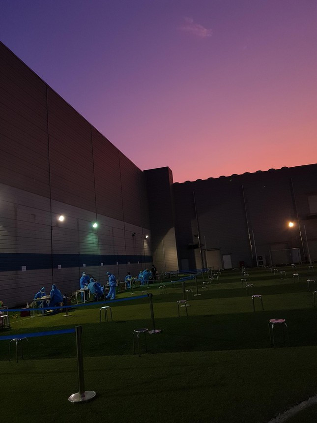 Chang trai 9X chong dich: Mo hoi roi moi khi cui viet ten benh nhan-Hinh-7