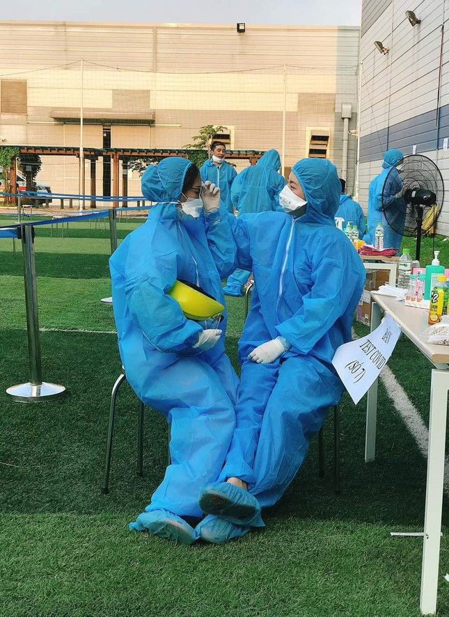 Chang trai 9X chong dich: Mo hoi roi moi khi cui viet ten benh nhan-Hinh-6