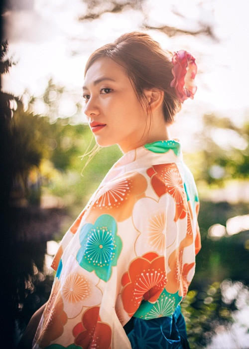 Phương Anh Đào là diễn viên tài năng. Cô từng đóng loạt phim "Kim chi cà pháo", "Chiến dịch chống ế", "Chàng vợ của em", “Nhắm mắt thấy mùa hè”. Người đẹp còn xuất hiện trong nhiều MV ca nhạc như "Ngày gặp lại" của Dương Triệu Vũ, "Ngốc" của Hương Tràm.