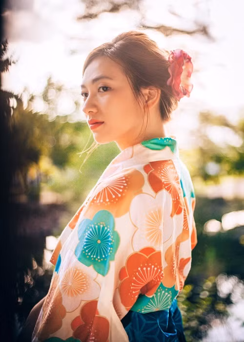 Phương Anh Đào là diễn viên tài năng. Cô từng đóng loạt phim "Kim chi cà pháo", "Chiến dịch chống ế", "Chàng vợ của em", “Nhắm mắt thấy mùa hè”. Người đẹp còn xuất hiện trong nhiều MV ca nhạc như "Ngày gặp lại" của Dương Triệu Vũ, "Ngốc" của Hương Tràm.