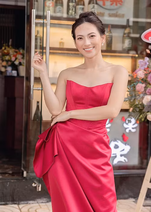 Khi quay phim "Nhắm mắt thấy mùa hè", Phương Anh Đào phát hiện bị bệnh cột sống.