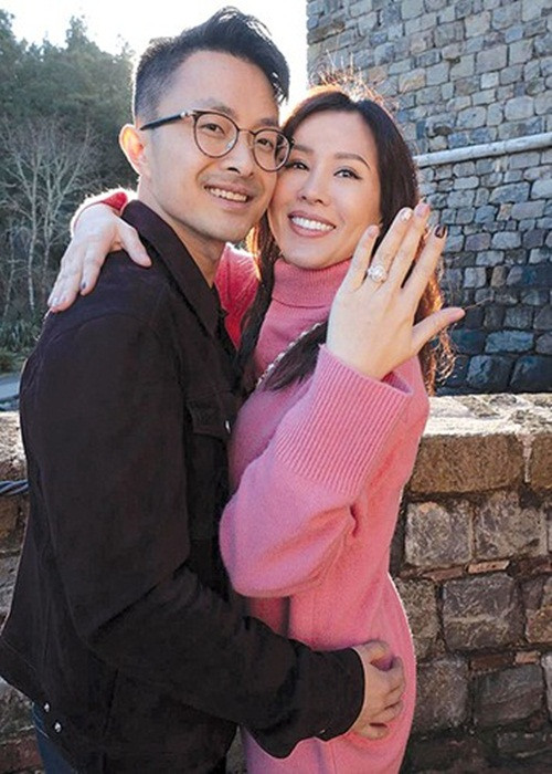 Hồi tháng 1/2020, Thu Hoài bất ngờ tiết lộ thông tin ký hợp đồng hôn nhân với Trí Tống.