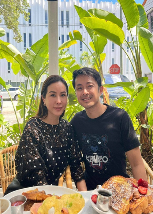 Bà mẹ 3 con đề nghị nên thay điều khoản bị phạt 2 triệu USD bằng điều khoản mọi cuộc tranh cãi dù đùa vui hay thật sự nên được kết thúc bởi một cái hôn ngọt ngào.