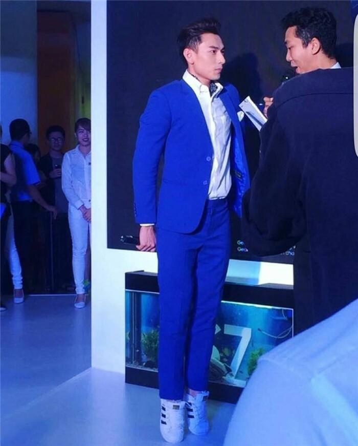 Isaac và những pha kiễng chân "đi vào lòng đất".