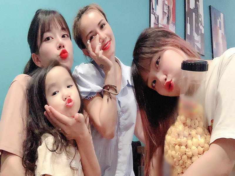 Hoàng Yến dành nhiều thời gian cho các con khi trở lại cuộc sống độc thân.