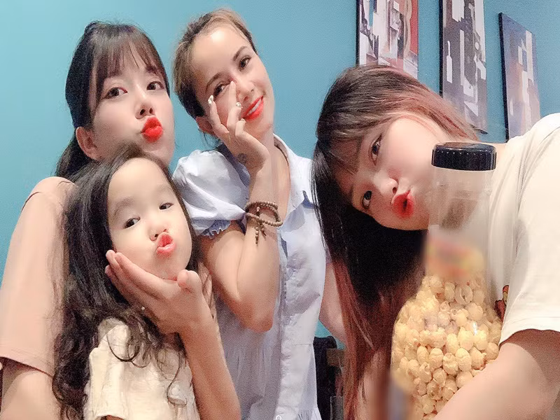 Hoàng Yến dành nhiều thời gian cho các con khi trở lại cuộc sống độc thân.