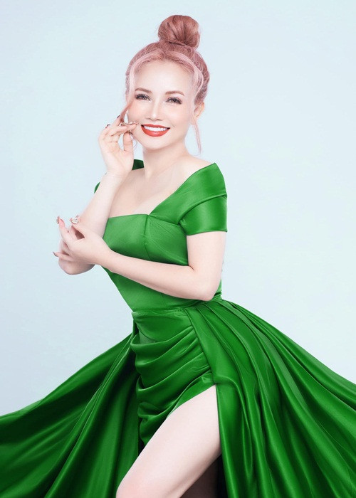 Nữ diễn viên sinh năm 1976 không ít lần khoe được nhiều người theo đuổi khi trở lại cuộc sống độc thân.