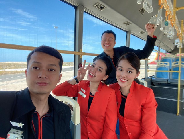 Dịch bệnh ảnh hưởng đến cuộc sống của các tiếp viên như Mỹ Hằng rất nhiều, phần lớn họ bay đi giải cứu, kề vai sát cánh cùng cả nước đẩy lùi dịch bệnh. Bản thân nữ tiếp viên trẻ luôn hướng mình suy nghĩ tích cực, sẵn sàng trong tâm thế đón nhận khó khăn và cố gắng vượt qua, chỉ mong dịch bệnh sớm qua để mọi ngành nghề đều có thể vận hành ổn định trở lại.