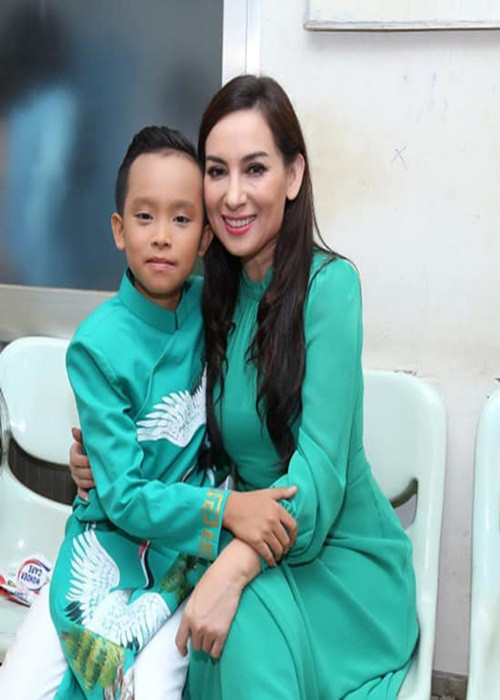 Dan con nuoi la ca si cua Phi Nhung gio ra sao?