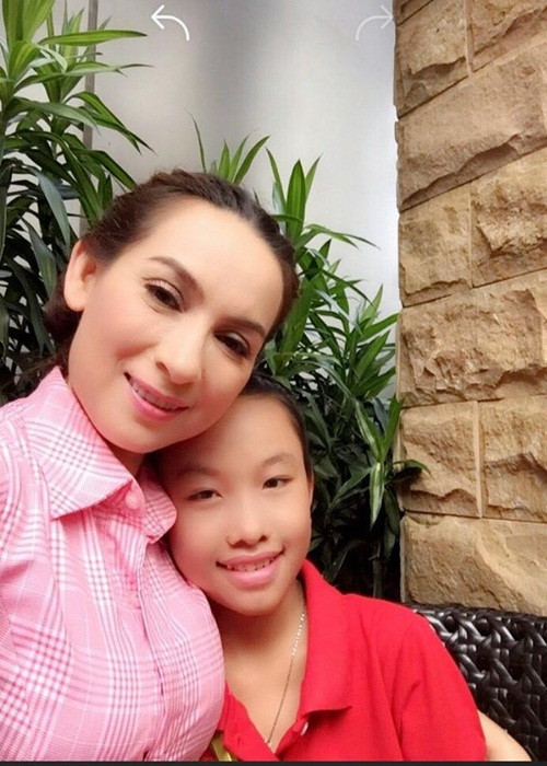 Ngoài Hồ Văn Cường và Quỳnh Trang, Phi Nhung còn dẫn dắt Thiêng Ngân - top 30 cuộc thi Solo cùng bolero 2016.