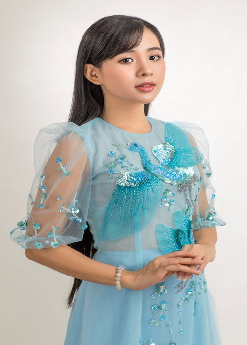 Quỳnh Trang sở hữu ngoại hình xinh đẹp cùng giọng hát ngọt ngào nên được mệnh danh là “thiên thần Bolero”. Ngoài ra ca hát, con nuôi Phi Nhung còn thử sức với phim ảnh. Theo Phi Nhung, Quỳnh Trang được xem là thành tài.