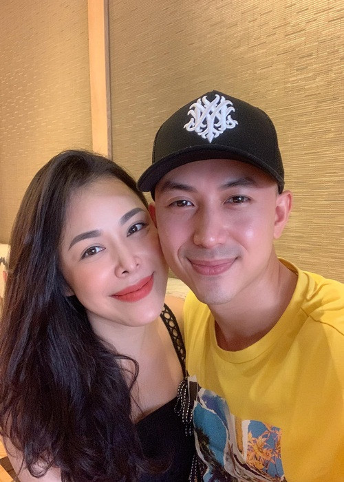 Năm 2019, Anh Vũ công khai có bạn gái mới. Thu Hằng - nửa kia của Anh Vũ chia sẻ trên Zing, cả hai phải lòng nhau khi lần đầu gặp gỡ trong chuyến thiện nguyện vào đầu năm 2018.