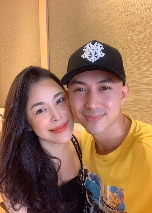 Năm 2019, Anh Vũ công khai có bạn gái mới. Thu Hằng - nửa kia của Anh Vũ chia sẻ trên Zing, cả hai phải lòng nhau khi lần đầu gặp gỡ trong chuyến thiện nguyện vào đầu năm 2018.