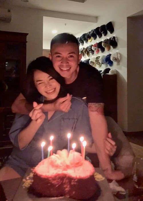 Giống Anh Vũ, Thu Hằng cũng trải qua một cuộc hôn nhân và có con.