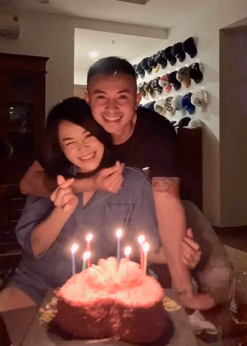 Giống Anh Vũ, Thu Hằng cũng trải qua một cuộc hôn nhân và có con.