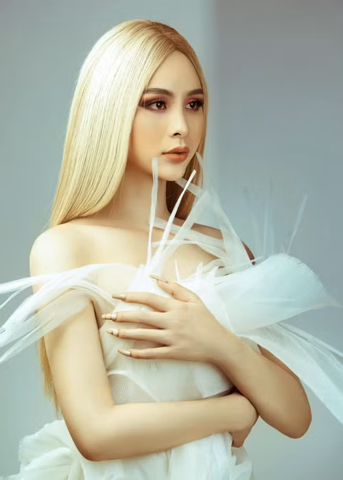 Trước khi lên tiếng về clip cắt ghép,Tường Vi từng thẳng thắn đáp trả tin đồn "cặp kè đại gia".