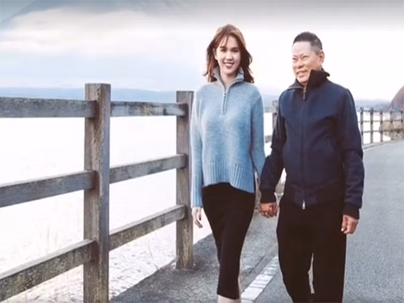 Ông Hoàng Kiều còn bị cư dân mạng ném đá khi có chia sẻ: "Mất một người nhưng vẫn có vạn người” hay bài thơ chế “Bẩy hai đã mất Trinh rồi”. Ảnh: An ninh thủ đô