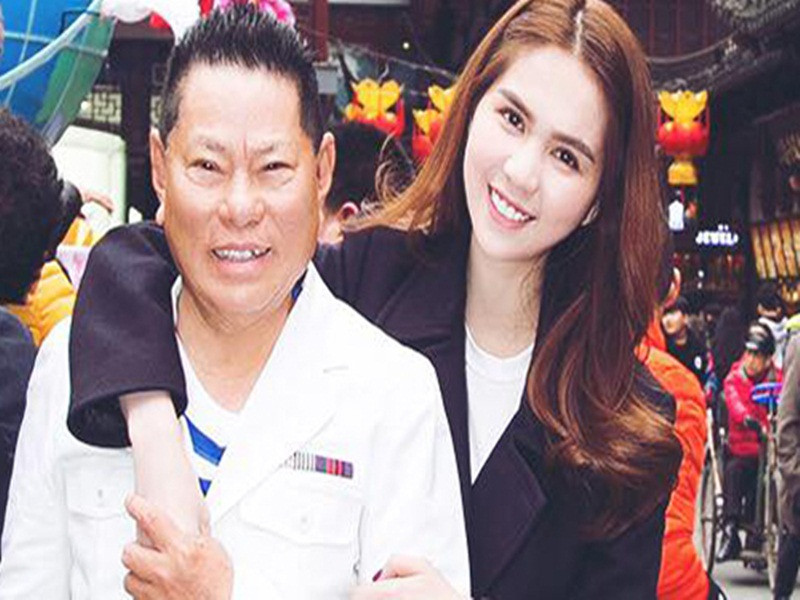 Hoàng Kiều tuyên bố chia tay bạn gái bởi trong khi ông rất nghiêm túc, có ý định ở bên cô trong suốt phần đời còn lại thì Ngọc Trinh chỉ coi đây là mối quan hệ tạm thời.
