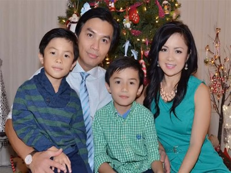 Mạnh Quỳnh dạy hai con sống tốt, hòa đồng và phải biết tôn trọng người trên kẻ dưới. Nam ca sĩ tiết lộ, các con học piano, cũng có đi trình diễn nhưng không biết hát. Ảnh: Dân Việt