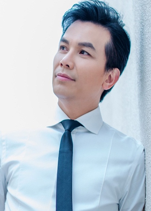 Mạnh Quỳnh rất hiếm khi đăng tải hình ảnh bên vợ con.