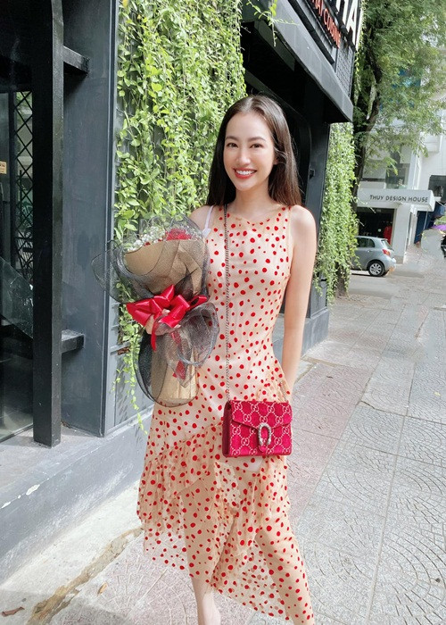 Top 100 gương mặt đẹp nhất thế giới năm 2014 chăm làm từ thiện. Cách đây không lâu, cô bán đồ dùng cá nhân để làm từ thiện. Với số tiền 35 triệu đồng thu được, Trúc Diễm ủng hộ cho quỹ vaccine phòng COVID-19.