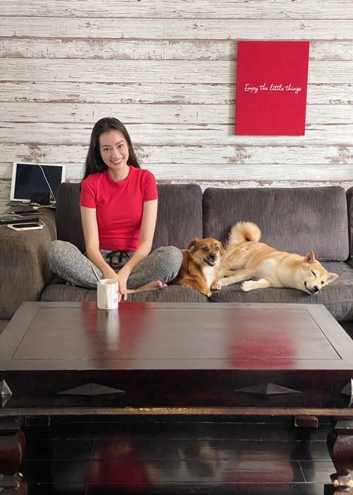 Khi rảnh rỗi, Trúc Diễm ở nhà nấu ăn, tập yoga, chăm sóc da, đọc sách, xem phim.