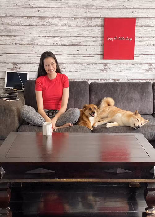 Khi rảnh rỗi, Trúc Diễm ở nhà nấu ăn, tập yoga, chăm sóc da, đọc sách, xem phim.