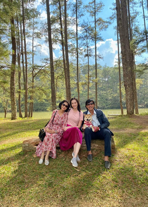 Trúc Diễm giữ tinh thần lạc quan. Cô thường xuyên đi du lịch cùng chồng, bố mẹ.