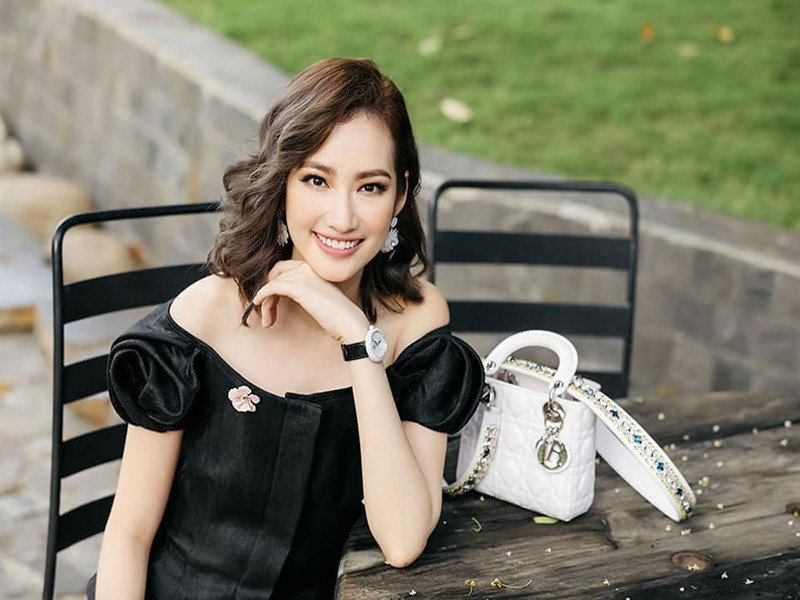 Vì sắp sang Mỹ định cư, Trúc Diễm không mang theo hết được số hàng hiệu nên thông báo sẽ bán một phần.