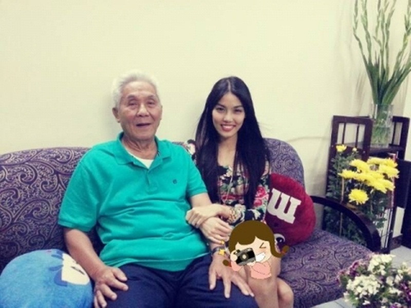 Lan Khuê sinh ra trong một gia đình gia giáo. Bố mẹ cô đều là giảng viên trường Đại học sư phạm TP.HCM. Ông ngoại Lan Khuê là hiệu trưởng đầu tiên của Trường Đại học Sư phạm TP.HCM – GS, Nhà giáo nhân dân Trần Thanh Đạm. Ảnh: Vietnamnet