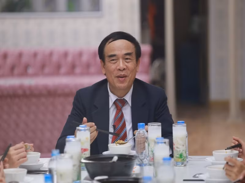 Theo Văn nghệ công an online, ông Ngô Quang Xuân kể, họ Ngô ở Nghệ An là một dòng tộc nhiều đời khoa bảng, từng làm rạng danh lịch sử một vùng quê địa linh nhân kiệt. Có lẽ trong lịch sử nước ta duy nhất chỉ có một phụ tử đồng khoa tiến sĩ đó là ông Ngô Trí Tri và con là Ngô Trí Hòa đều đậu tiến sĩ trong một khoa thi (Khoa thi năm nhâm Thìn - 1592 đời Lê Trung Hưng, lúc đó ông Ngô Trí Tri 56 tuổi và con trai ông là Ngô Trí Hòa 28 tuổi). Rồi ông Ngô Trí Hòa làm Thượng thư Bộ hộ, có con trai là Ngô Trí Vinh cũng đậu tiến sĩ, làm nên tam đại tiến sĩ (Đời ông, đời bố, đời con đều là tiến sĩ). Ảnh: Khám phá