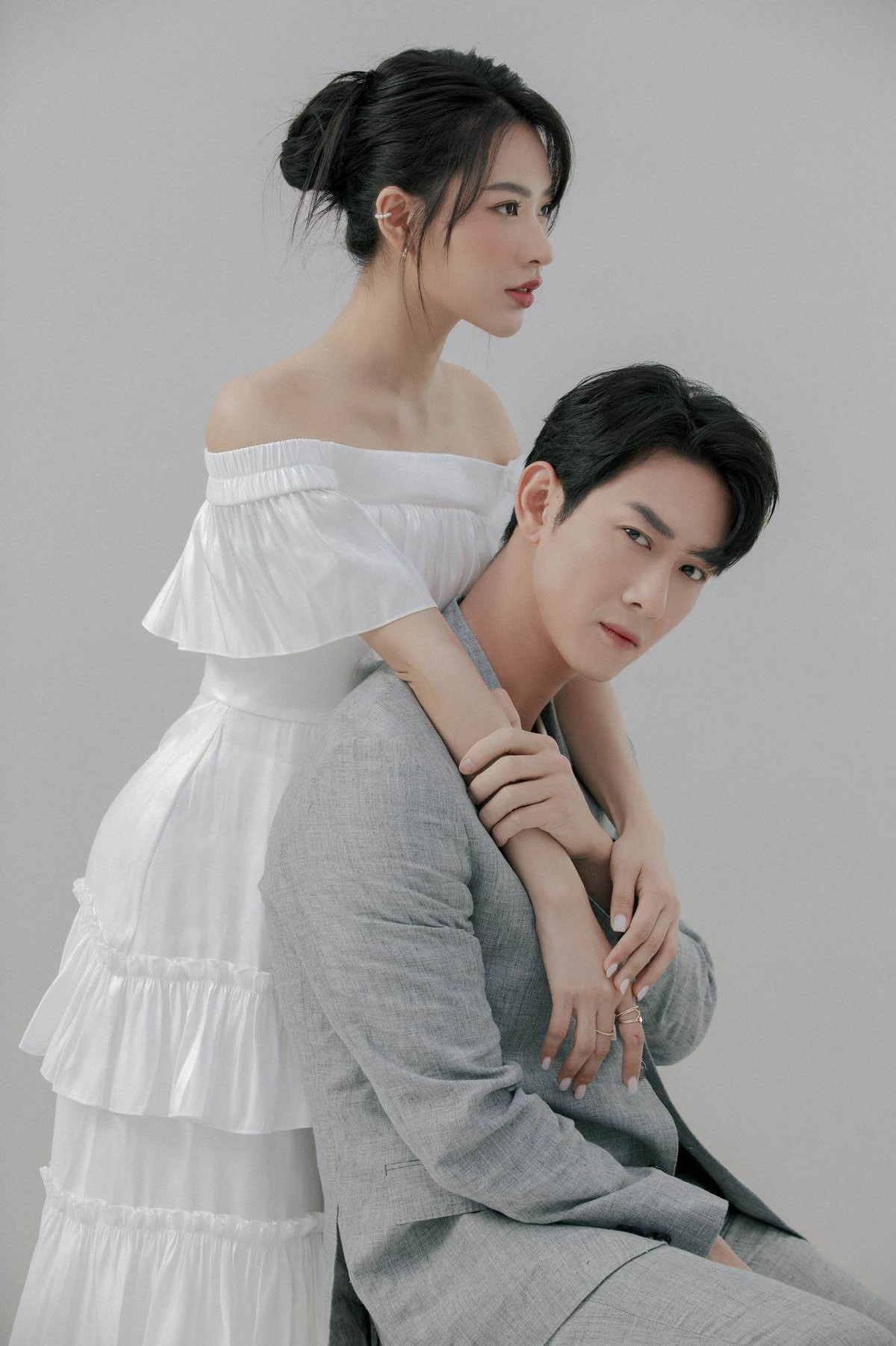 Minh Trang hiện đang là nữ diễn viên "chiếm sóng" của Cây Táo Nở Hoa chỉ vì visual đẳng cấp của mình. Dù xoay góc nào thì gương mặt của cô cũng là điểm nhấn khó quên.