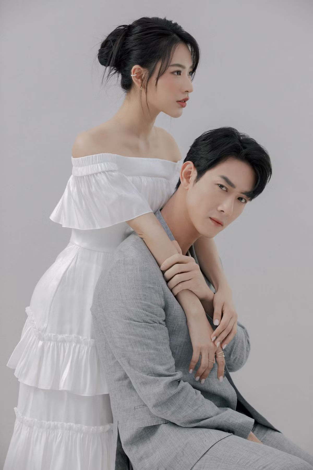 Minh Trang hiện đang là nữ diễn viên "chiếm sóng" của Cây Táo Nở Hoa chỉ vì visual đẳng cấp của mình. Dù xoay góc nào thì gương mặt của cô cũng là điểm nhấn khó quên.