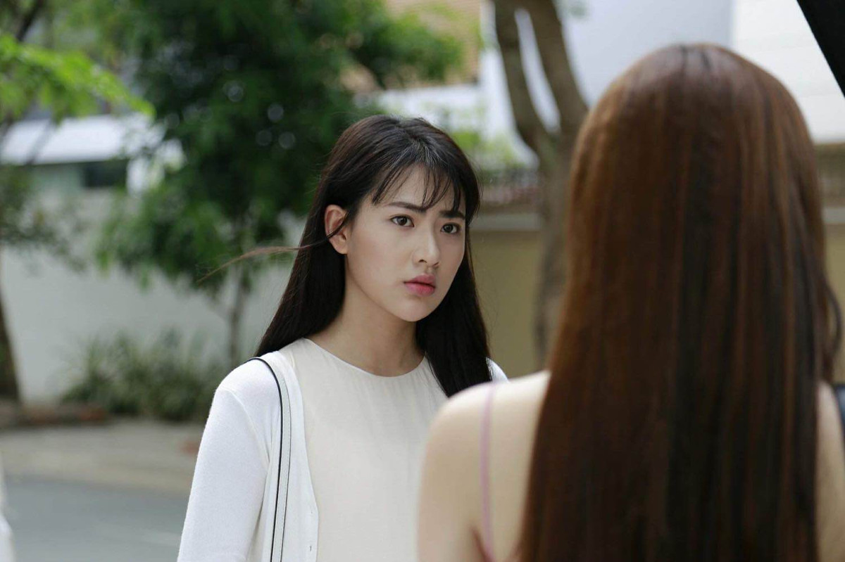 Minh Trang thường được phân cho những vai có phong cách không quá cầu kì, hiền lành như chính con người dịu dàng của cô vậy. Do đó, ngoài chuyên môn diễn xuất thì ai nấy đều mong bật ti vi lên để xem để được chiêm ngưỡng nhan sắc này.