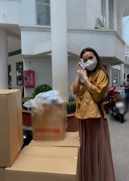 Cụ thể, Phi Nhung từng kêu gọi quyên góp vào tháng 10/2016 và tháng 10/2020. Điều đáng nói là cô từng hứa công khai chuyến từ thiện nhưng đến nay khán giả vẫn chưa thấy nữ ca sĩ cập nhật sao kê giải ngân.