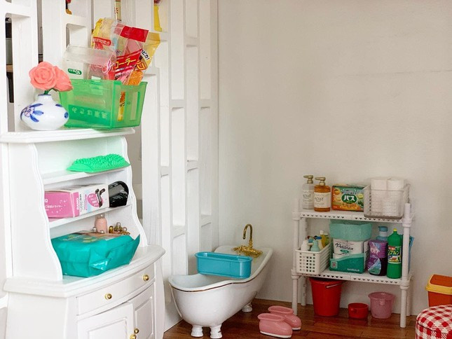 Góc toilet có bồn tắm xinh xinh.