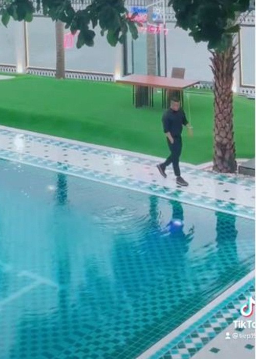 Khắc Tiệp liên tục cập nhật hình ảnh căn biệt thự trong quá trình hoàn thiện.