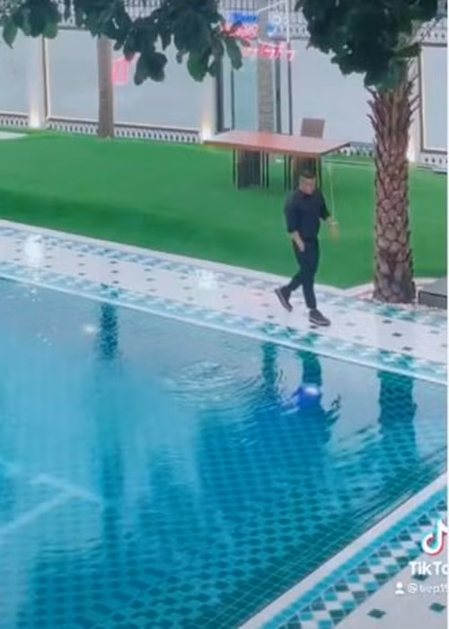 Khắc Tiệp liên tục cập nhật hình ảnh căn biệt thự trong quá trình hoàn thiện.