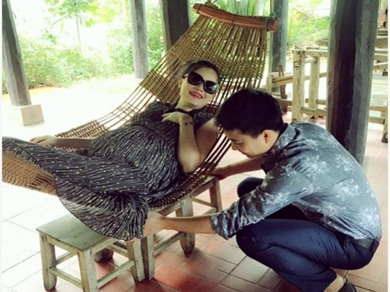 Sau sinh, sức khỏe của Hoàng Yến yếu. Vì vậy, Cao Thắng ban ngày đi làm nhưng đêm về vẫn thức để trông vợ con. Anh luôn nhận phần bế con cho vợ đỡ mệt. “Thật ra chồng tôi nâng niu tôi từng suy nghĩ nên là có nhiều điều không cần cất lời, anh ấy cũng tự biết cần làm gì giúp vợ”, Hoàng Yến từng chia sẻ.