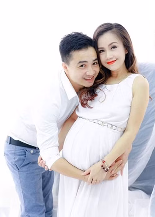 Khi Hoàng Yến mang bầu, Cao Thắng chăm sóc vợ chu đáo. Anh sẵn sàng đi mua đồ ăn cho vợ dù 1-2h sáng. Hoàng Yến từng khoe Cao Thắng tinh tế trong ngôn ngữ và cách cư xử với vợ khi mang bầu. “Anh có thể cất lời cảm ơn vợ, hôn vào bụng vợ, lắng nghe và nói chuyện với con, hôn vào tay vào chân vợ bất cứ lúc nào khi cảm xúc dâng trào”, Hoàng Yến chia sẻ.