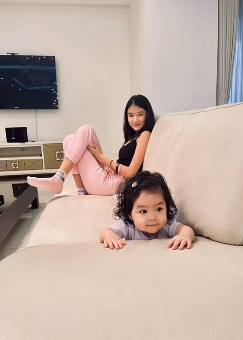 Tháng 2/2021, rộ thông tin Trần Bảo Sơn có con gái thứ hai. Theo diễn đàn của một chuyên trang về showbiz, con gái của Trần Bảo Sơn tên Trần Bảo Khanh, là "trái ngọt" của nam diễn viên với vợ mới.