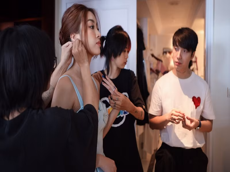 Kye Nguyễn còn chăm chút hình ảnh cho Lan Khuê, Trấn Thành, Bùi Anh Tuấn, Hoàng Thùy Linh, Gil Lê, Sĩ Thanh, Ngọc Trinh, Nhã Phương, Châu Bùi... Ảnh: Zing