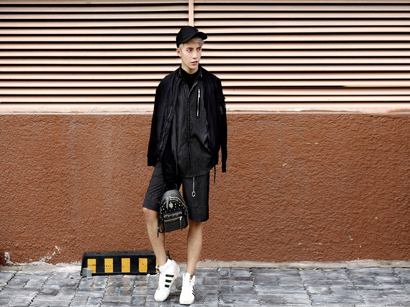 Kye Nguyễn chia sẻ trên Người đưa tin, anh từng làm thực tập sinh stylist cho một công ty suốt 6 tháng với phần thù lao duy nhất là học hỏi. Trong suốt 3-4 năm đầu làm stylist, anh cắm mặt làm không biết ngày đêm. Ảnh: Người đưa tin