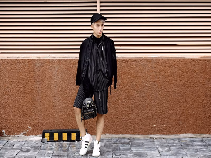 Kye Nguyễn chia sẻ trên Người đưa tin, anh từng làm thực tập sinh stylist cho một công ty suốt 6 tháng với phần thù lao duy nhất là học hỏi. Trong suốt 3-4 năm đầu làm stylist, anh cắm mặt làm không biết ngày đêm. Ảnh: Người đưa tin