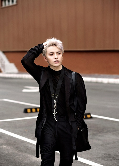 Kye Nguyễn tên thật là Nguyễn Tuấn Kiệt, sinh năm 1990. Anh xuất thân là người mẫu ảnh. Trong 10 năm qua, Kye Nguyễn theo đuổi công việc stylist. Ảnh: Người đưa tin