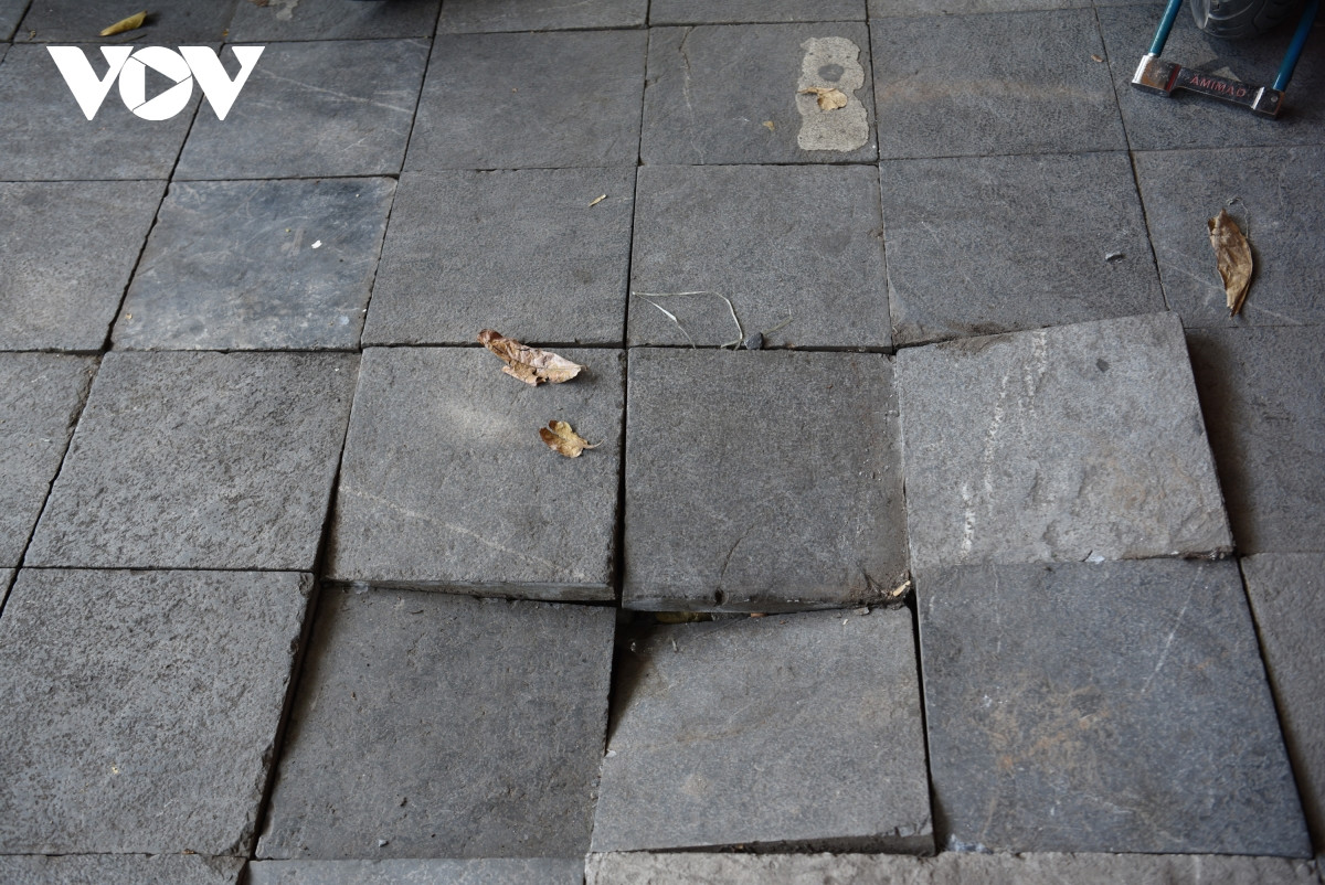 Theo người dân sự việc sụt lún là do hoàn trả mặt bằng ẩu.