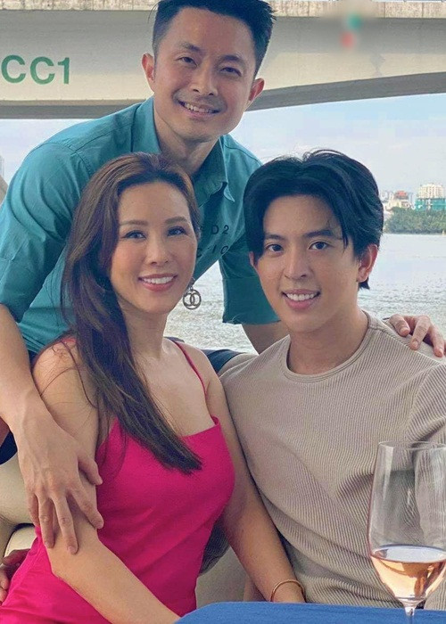 Khi được doanh nhân Trí Tống theo đuổi, Thu Hoài từ chối. Tuy nhiên, nhờ sự động viên của con trai đầu lòng, cô mới mở lòng.