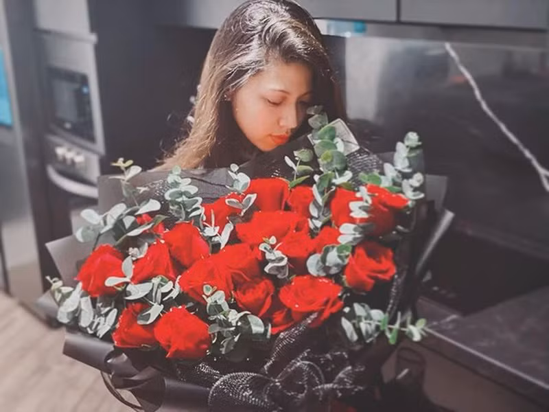 Năm 2016, trước tin đồn bí mật lấy chồng và sinh con ở Anh, Ngọc Trinh chọn cách giữ im lặng. “Dù câu trả lời là có hay không, tôi vẫn muốn câu chuyện riêng được tôn trọng. Điều gì là bí mật thì cứ để nó là bí mật”, cô nói.