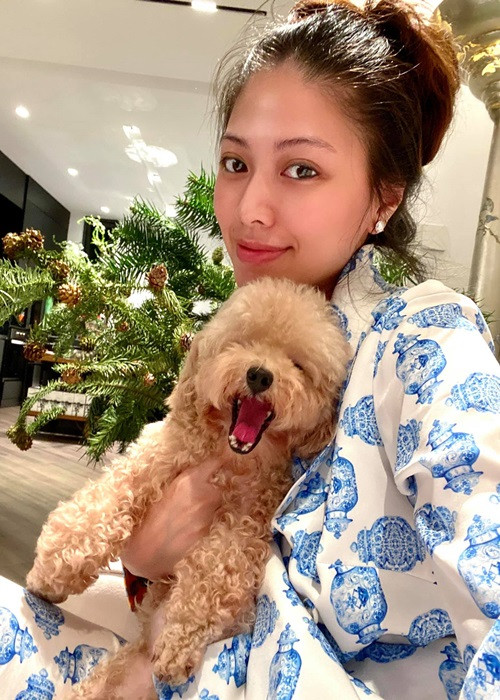 Hiện tại, Ngọc Trinh kín tiếng về đời tư. Trước đây, cô từng tâm sự bản thân chưa bao giờ nghĩ mình là người nổi tiếng nên giữ chuyện gia đình, yêu đương cho riêng mình.